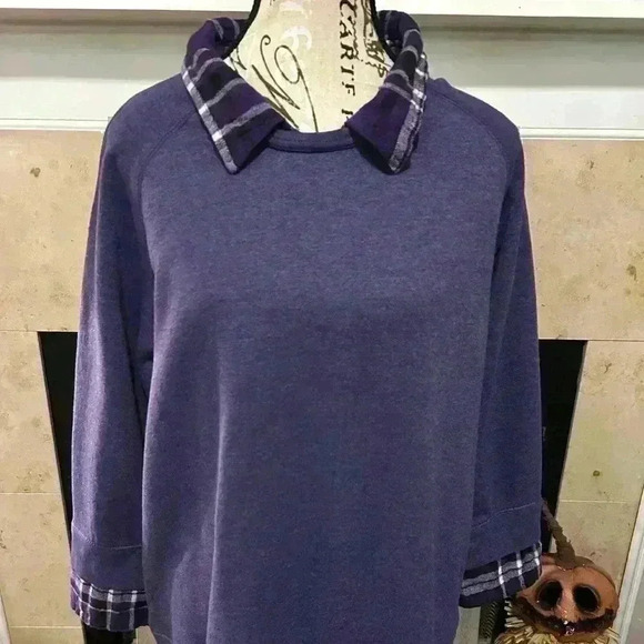 Metropolitan Tops - Metropolitan Women’s Sweatshirt with plaid flannel Accents. Large. Preowned.